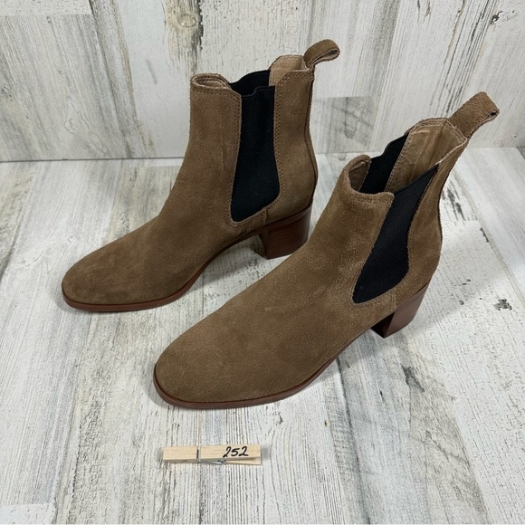 NEW Steve Madden Rhiannon Chelsea Tan Suede Block Heel Ankle Boots #252 - Picture 10 of 12